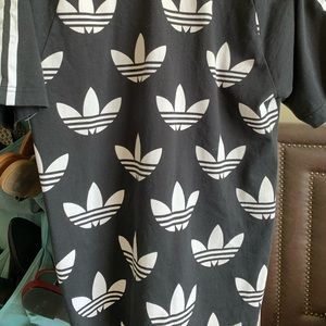 Adidas shirt from pac sun. Never worn. Too small.
